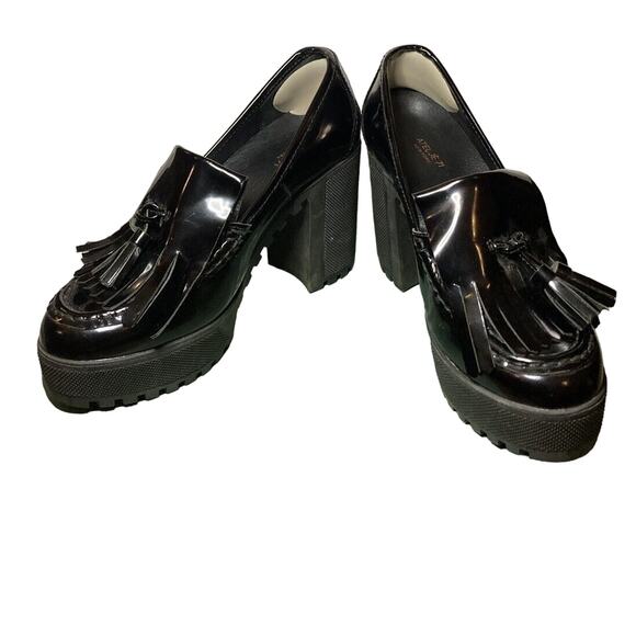 Atelje 71 Anja Specchio Black Leather Kiltie Lug Heel NIB, 7 - Picture 2 of 10